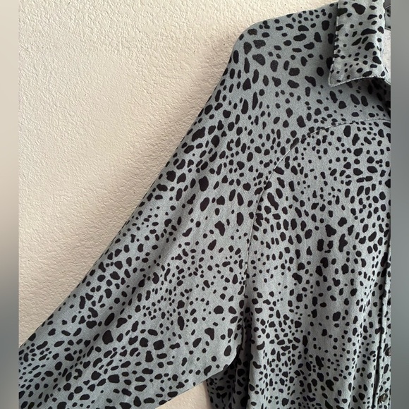 Millibon Black and Gray Animal Print Button-Down Shirt S - Picture 5 of 12